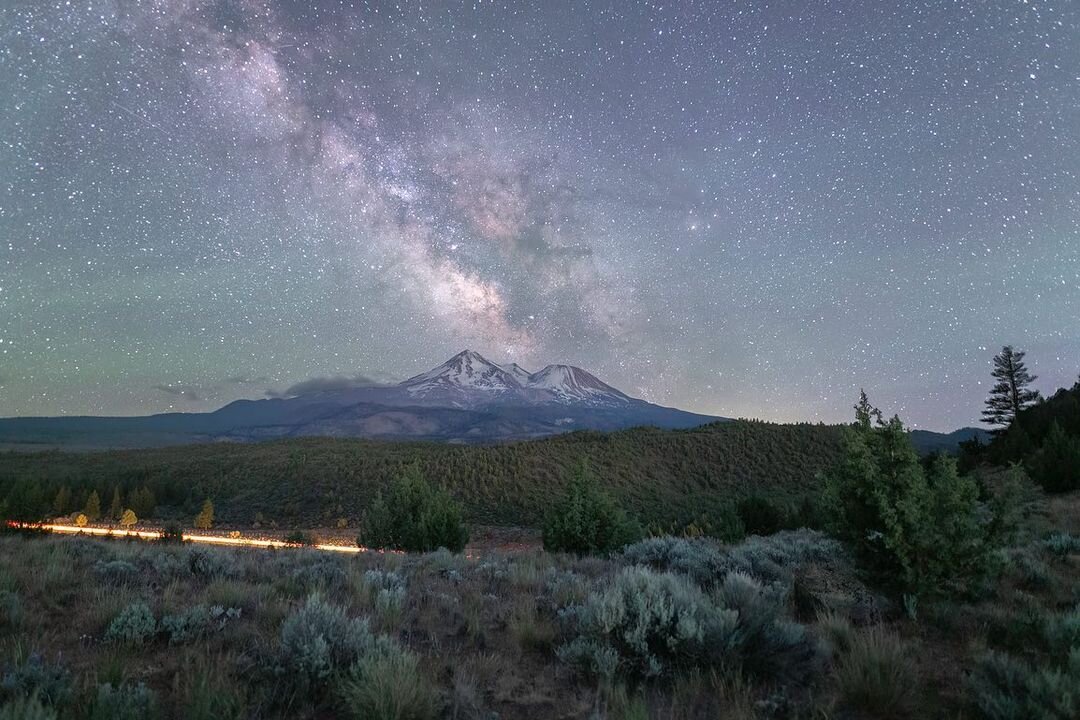 Starry nights and majestic mountains 🤩@matthewnewmanphotography  captured this breathtaking photo of Mount Shasta under the moonlit sky! Can't get enough of the stunning natural beauty of Northern California. 🌌🏔️ #MountShasta #NightPhotography #No