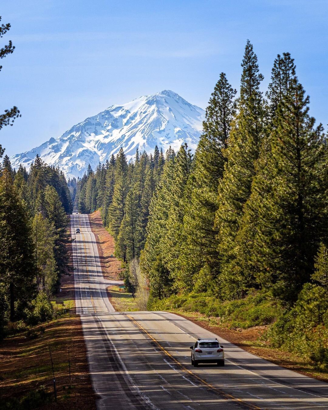 Repost from @seesiskiyou 
&quot;Epic views + great vibes = an unforgettable time Siskiyou.&quot;
📸 @shyam.sundar.k 
#visitmtshasta #seesiskiyou #visitcalifornia #mtshasta  #norcal #activenorcal #hellocalifornia