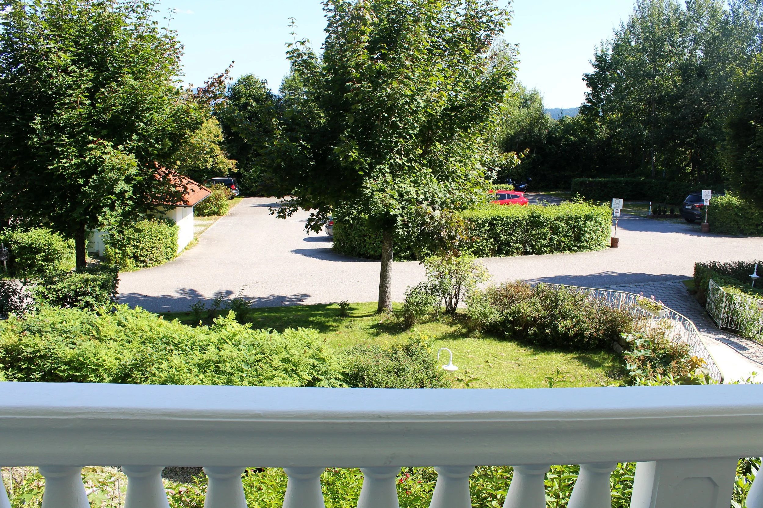 Blick Balkon Parkplatz.jpg