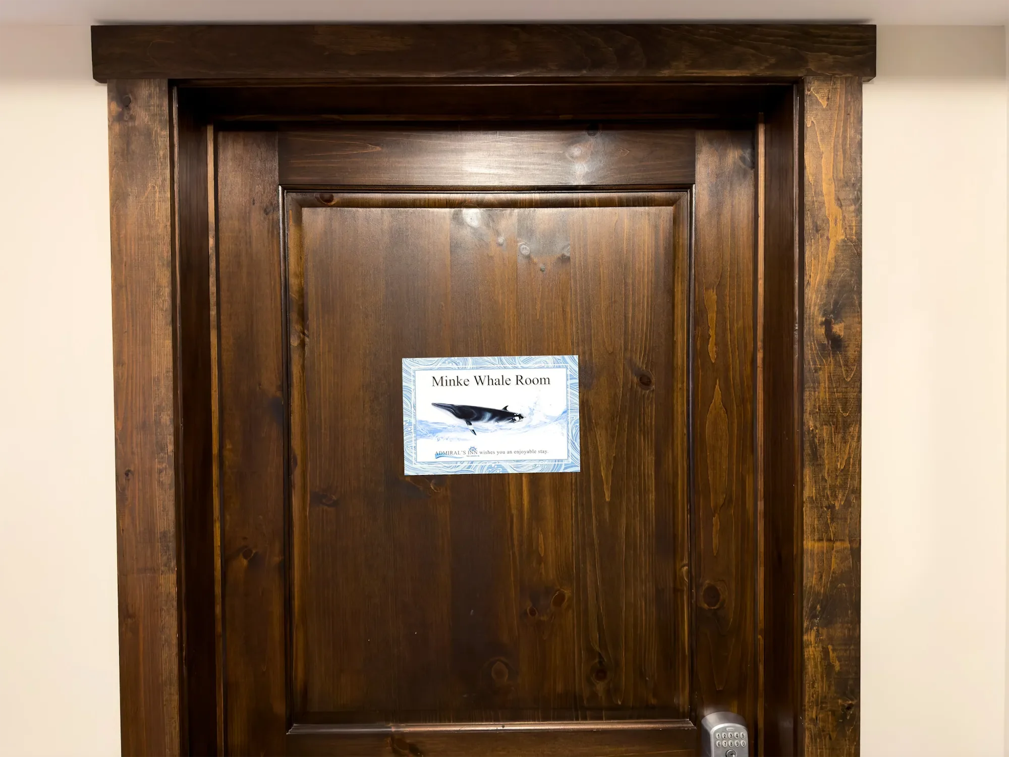 Admirals-Inn_Admirals-Inn_Minke-Whale-Room_image-1.webp