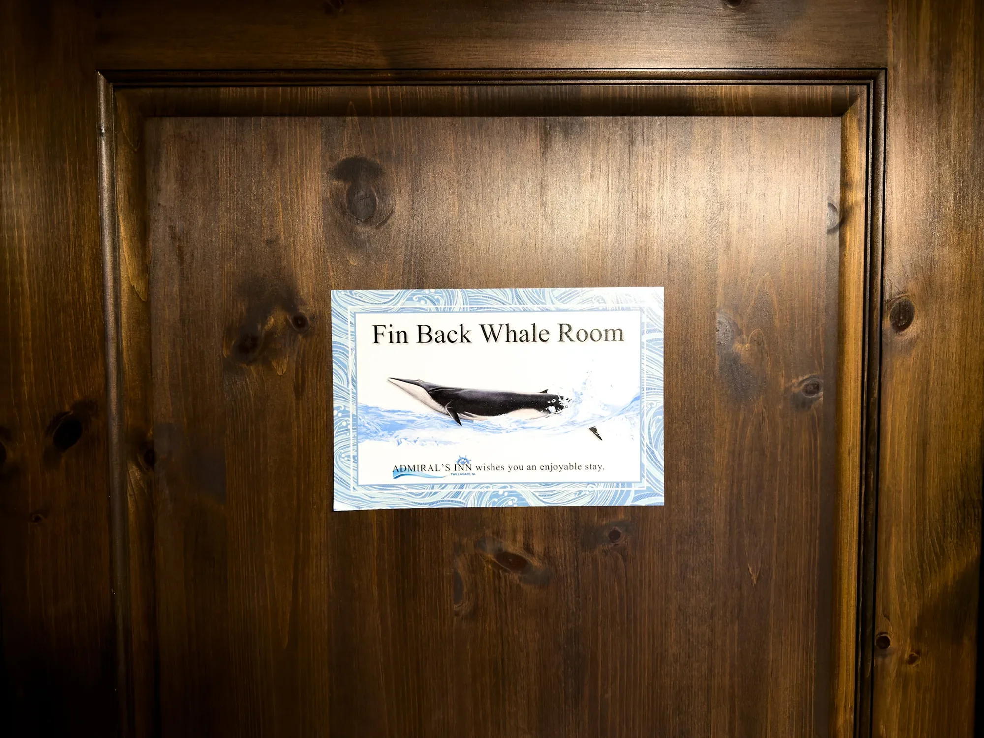 Admirals-Inn_Admirals-Inn_Finback-Whale-Room_image-1.webp