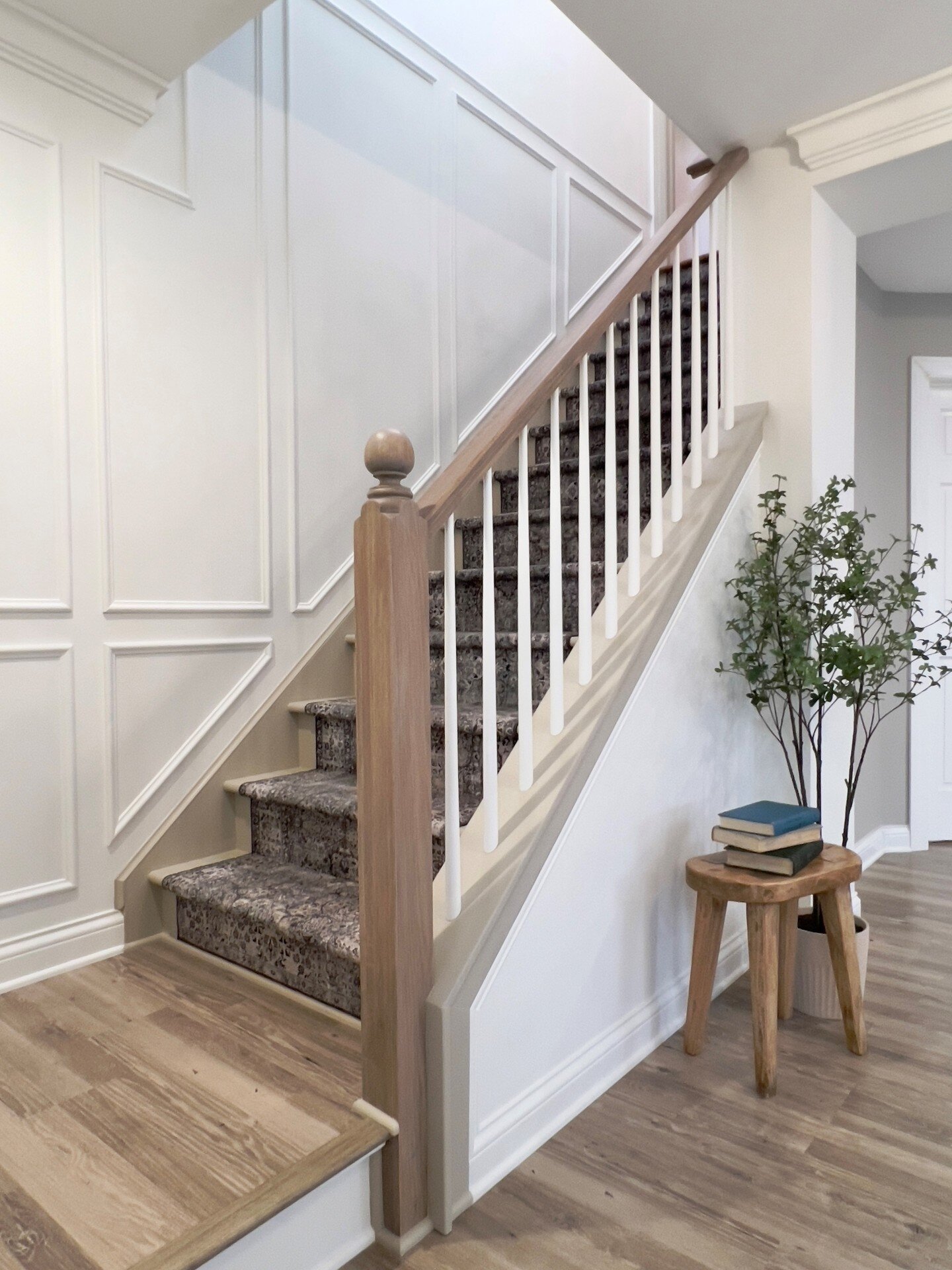 Our wooden balusters are a classic choice that never goes out of style. Choose from a wide range of designs and finishes to create the perfect look for your home.
-
📷 @juliachristinehome
-
#LJSmith #StairExperts #StairInspiration #StairRemodel #Time