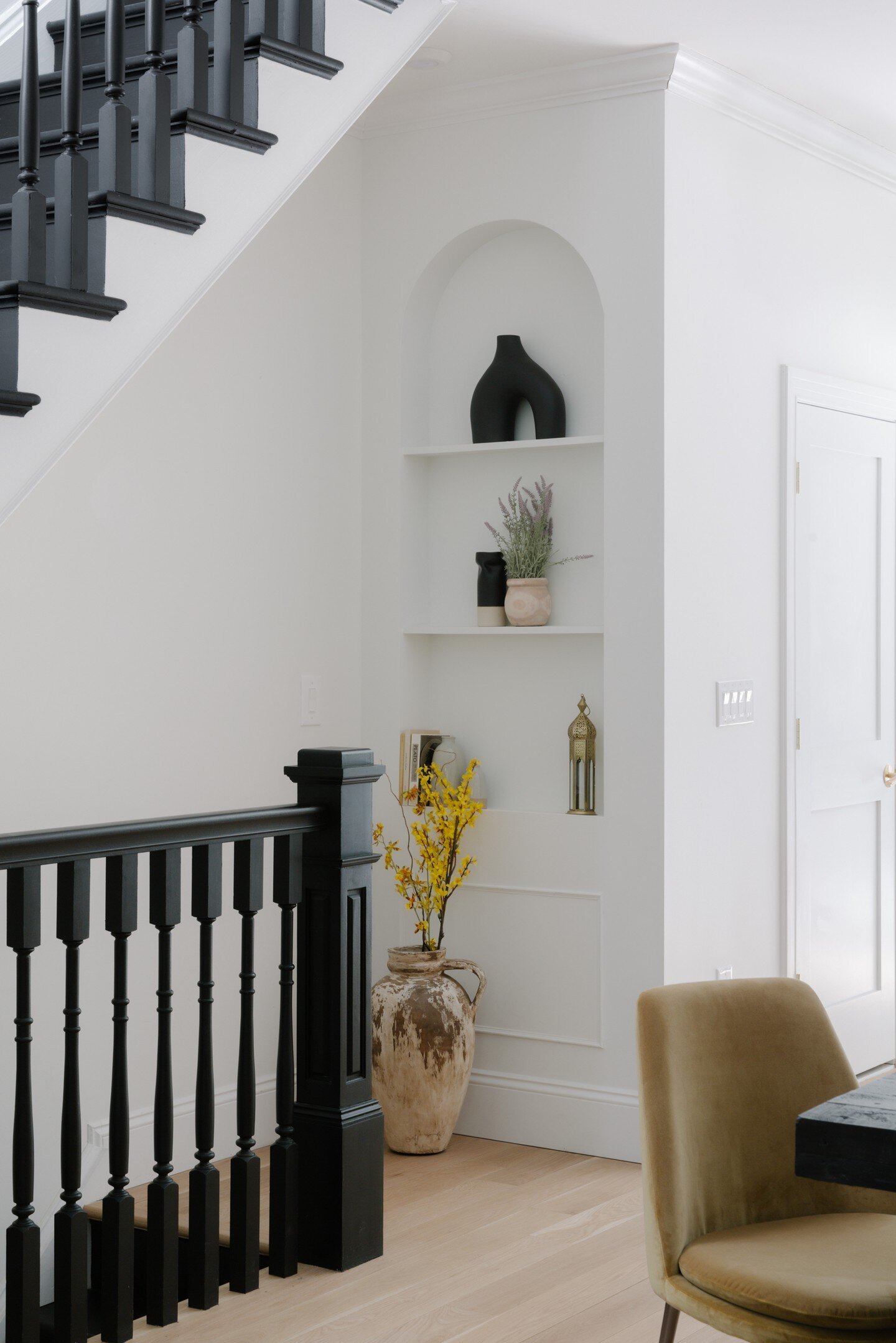 The Brownstone Boys staircase they built in 2021 will always be one of our favorite renovations.
-
📷 @nickglimenakis
Project: @brownstoneboys x #simplycynreno @simplycyn
-
#LJSmith #StairExperts #StairInspiration #StairRemodel #TimelessDesign #LoveT