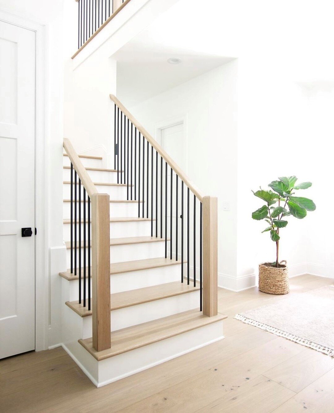 Make your entryway pop by utilizing high-quality stair parts for your next staircase refresh.
-
📷 @plankandpillow
-
#LJSmith #StairExperts #StairInspiration #StairRemodel #LoveTheRoom #WhiteOak