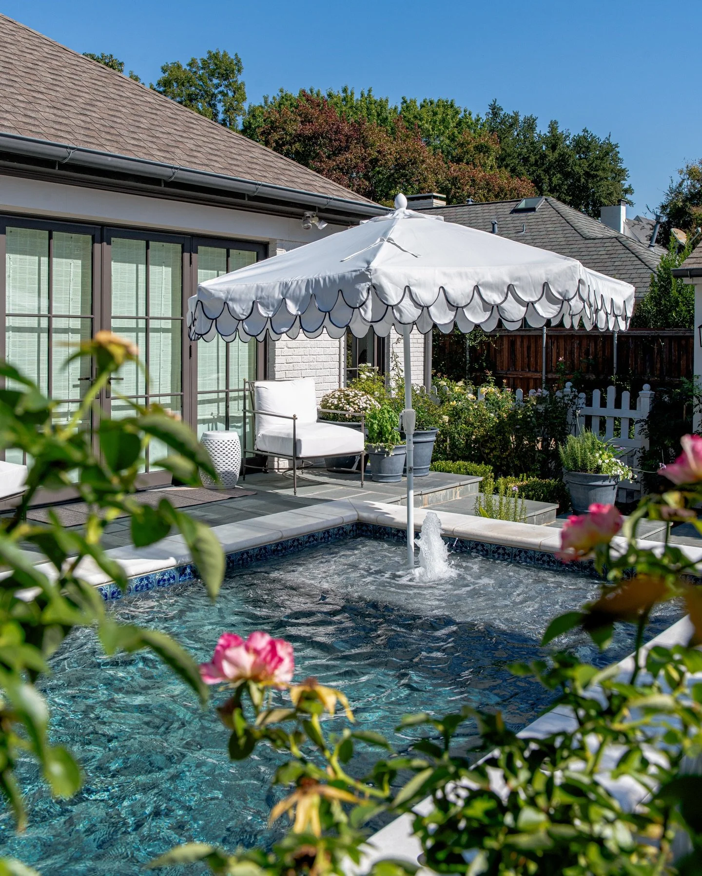 The littlest luxury spot in town ✨

Is 14.5&rsquo;x8&rsquo; enough to change your lifestyle? We think these #highlandparktx residents (and their pup) can attest to that! Add intentional materials like Hana-Cyan waterline tiles and white precast copin