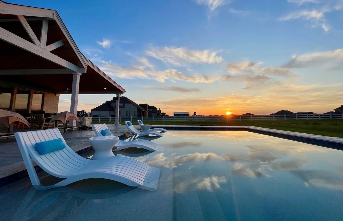 Texas sunsets 🤝 Canyon Oak Pools

No matter the season or time of day, your dream backyard is always a worthwhile investment. Is 2026 the year everything changes for you and yours?

We&rsquo;re ready. 

#whoyoubuildwithmatters #poolbuilder #custompo