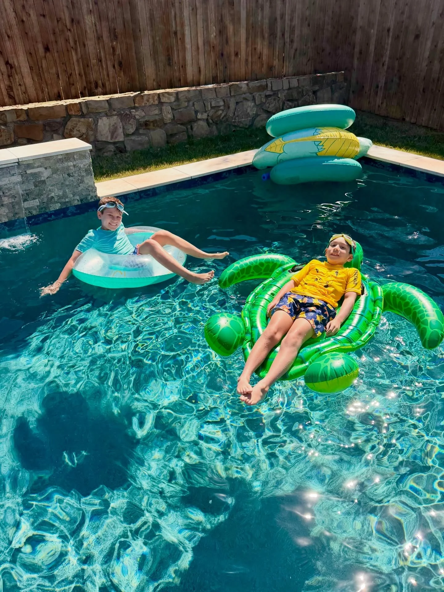 This wonderful family said &ldquo;no thanks&rdquo; to waiting until summer to utilize their Canyon Oak pool 😎

With modern technology such as pool heaters and spas, there&rsquo;s really no reason why your backyard can&rsquo;t be a year-round recreat