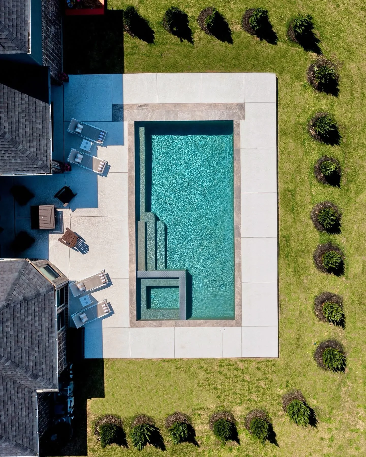 Canyon Oak pools look amazing from any angle - but we think from above may be one of our favorites 😎

For an experience that feels just as good up close as it does far away, give us a shout this week. From the smallest details to the entire vision -
