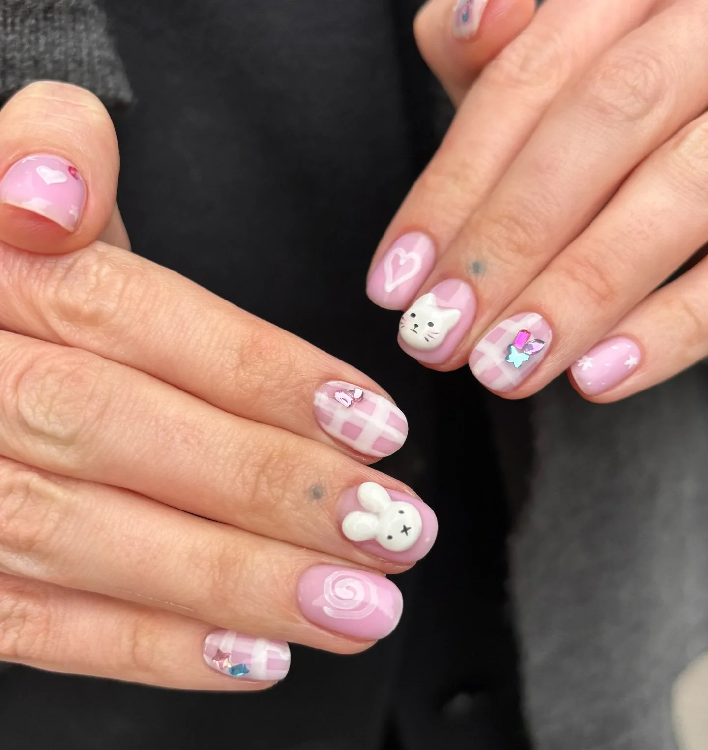 cuties for @alessandrapuricelli 🩷🎀

hand painted &amp; sculpted

#nails #nailart #nailitdaily #instanails #nailsofinstagram #nailsoftheday #mani #manicure #manicures #nailsnailsnails #nailpolish #naturalnails #handpainted #nailstagram #nailfluencer