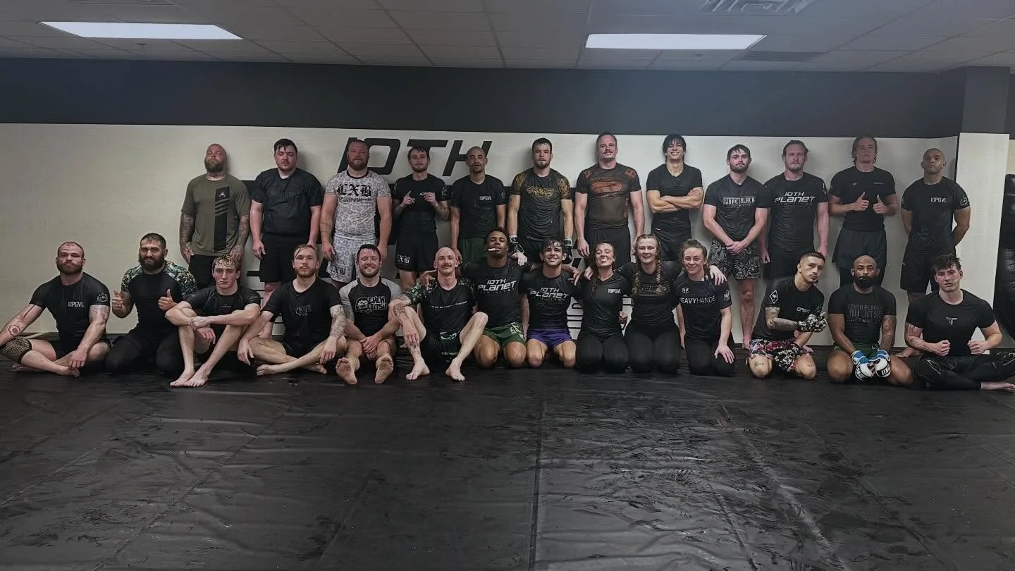 #TenRoundTuesday with these killers followed by some wallwork getting our teammates ready for their big fights. Shoutout to everyone who stuck around late to get that extra work in, proud of these guys. 💯🙏🏾👊🏾 #10PGVL
Wednesday Schedule! ⬇️
&bull