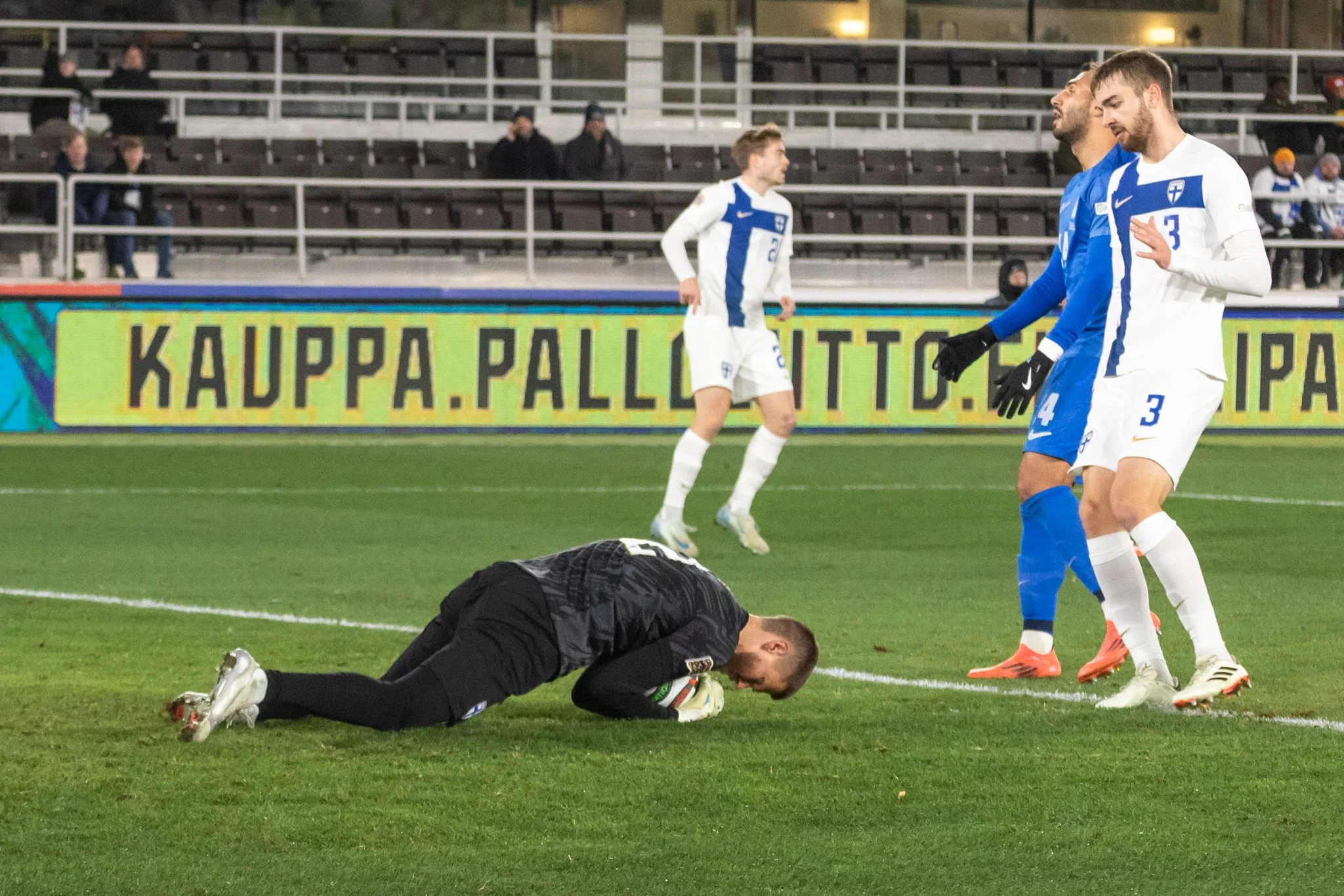 huuhkajat-jalkapallo-uefa-urheilukuvaaja-suomi-kreikka-olympiastadion-14.jpg