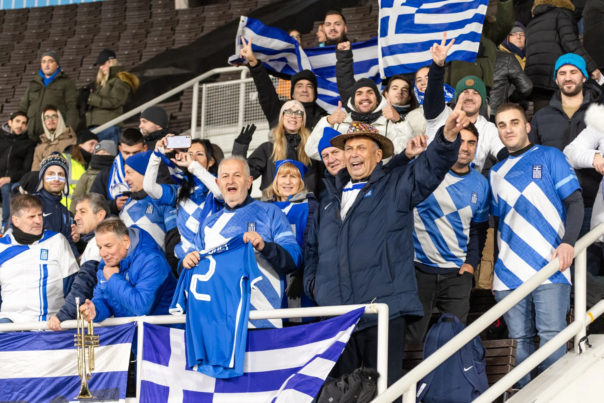 huuhkajat-jalkapallo-uefa-urheilukuvaaja-suomi-kreikka-olympiastadion-1.jpg