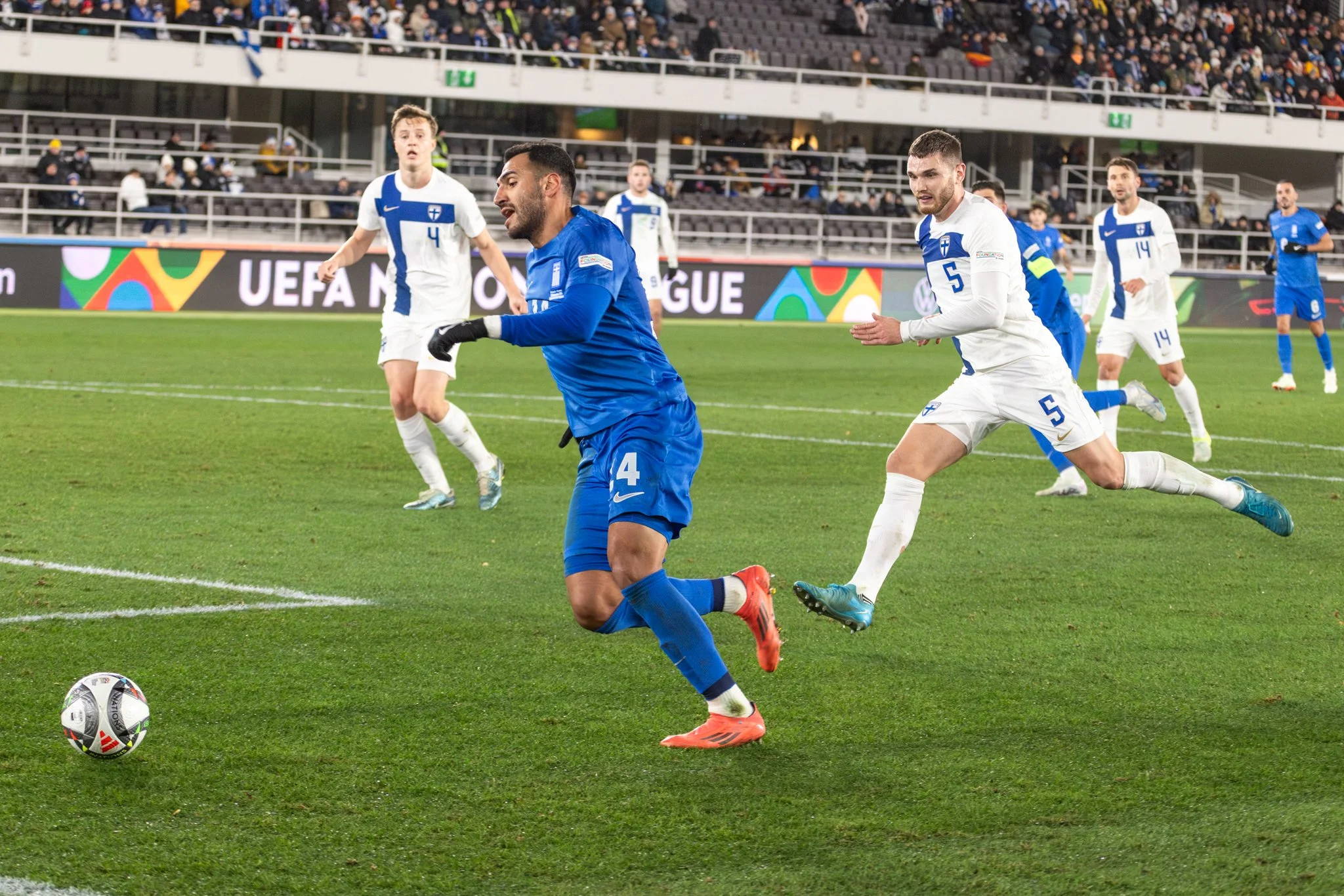 huuhkajat-jalkapallo-uefa-urheilukuvaaja-suomi-kreikka-olympiastadion-17.jpg
