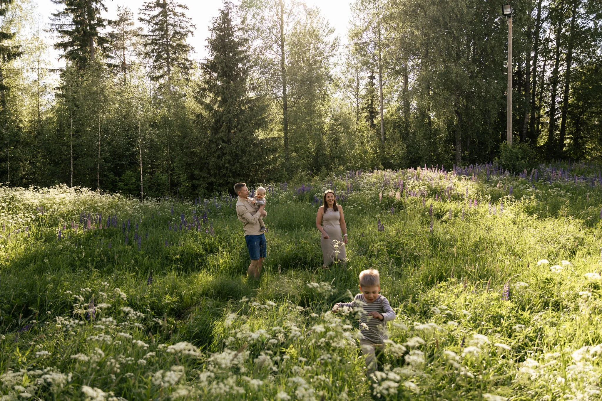 Pirjo Tuominen kuvaa perhekuvia ja lapsikuvia Loimaalla, perhekuvaus loimaa, lapsikuvaus loimaa