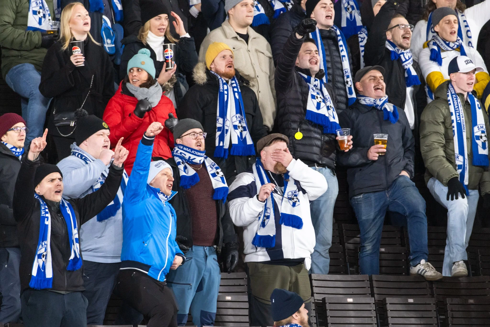 huuhkajat-jalkapallo-uefa-urheilukuvaaja-suomi-kreikka-olympiastadion-6.jpg