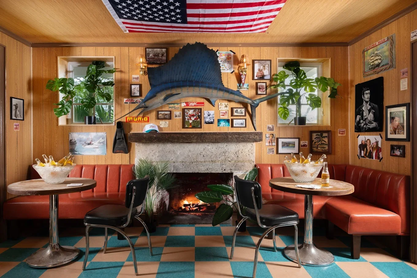 Ray's Hometown Bar
