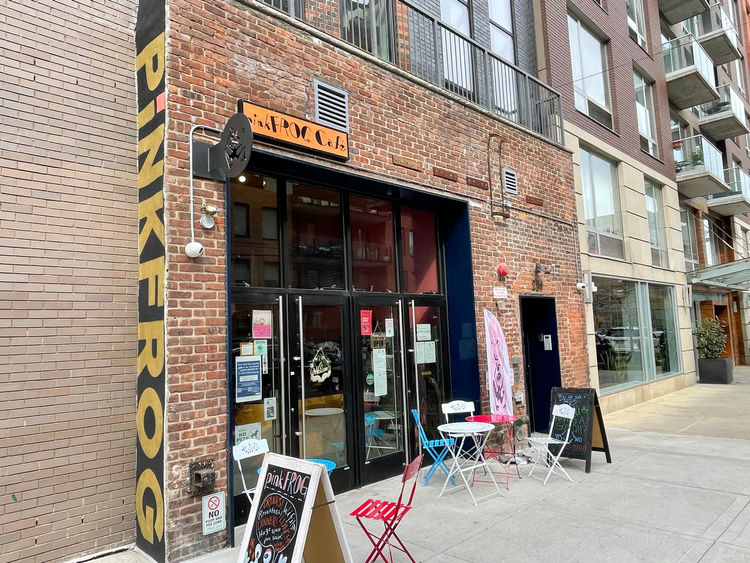pinkFROG Cafe