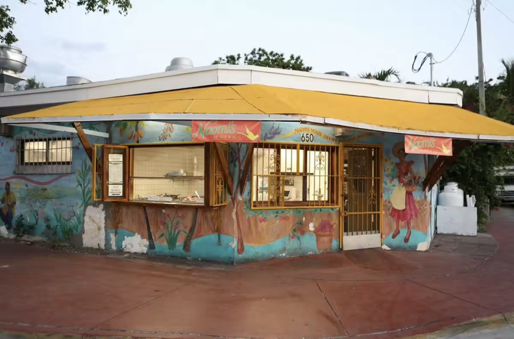 Naomi's Garden Restaurant & Lounge