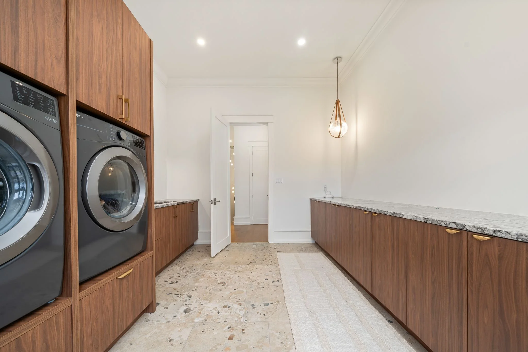  83-88 Bridge St, Prince Edward, ON.jpg