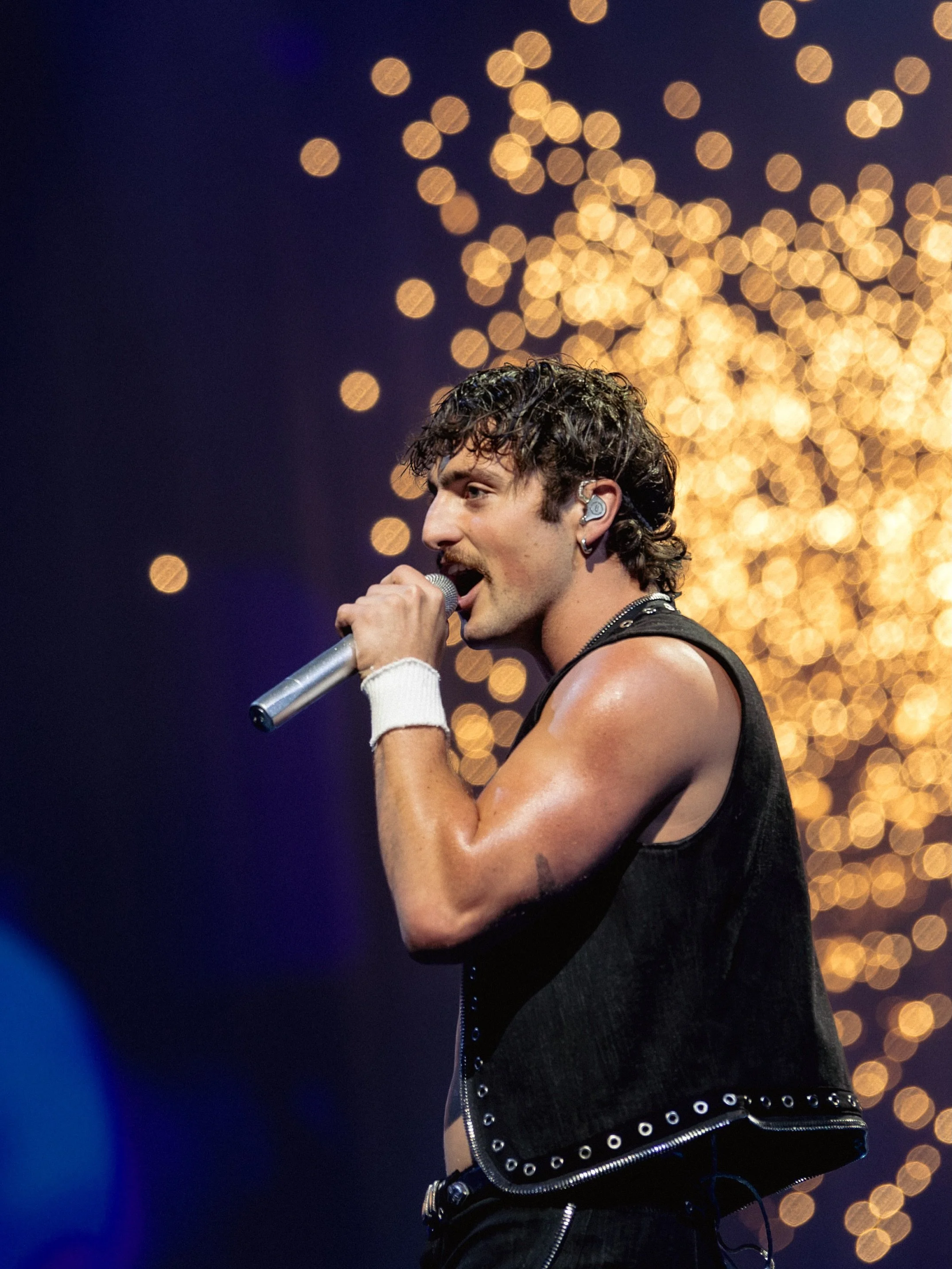 &ldquo;Benson Boone brought an infinite amount of energy and charisma alongside his ethereal vocals to his tour stop in Indianapolis.&rdquo; ❤️&zwj;🔥

Check out the full gallery and review on our website. Link in bio! 

📸: @everly_photo 
📝: @music