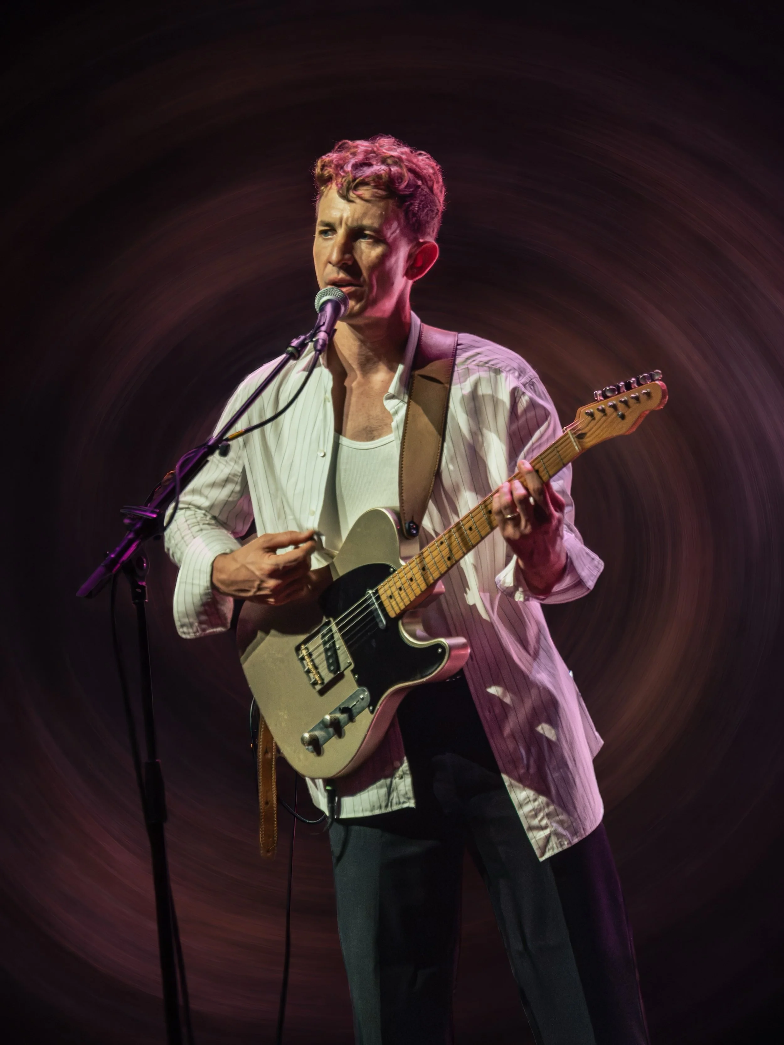 @bigthiefmusic brought an electric performance to Detroit, MI a few weeks back 🎸⚡️

📸: @jps_photos 

#bigthief #americanindiefolk #concertphotography