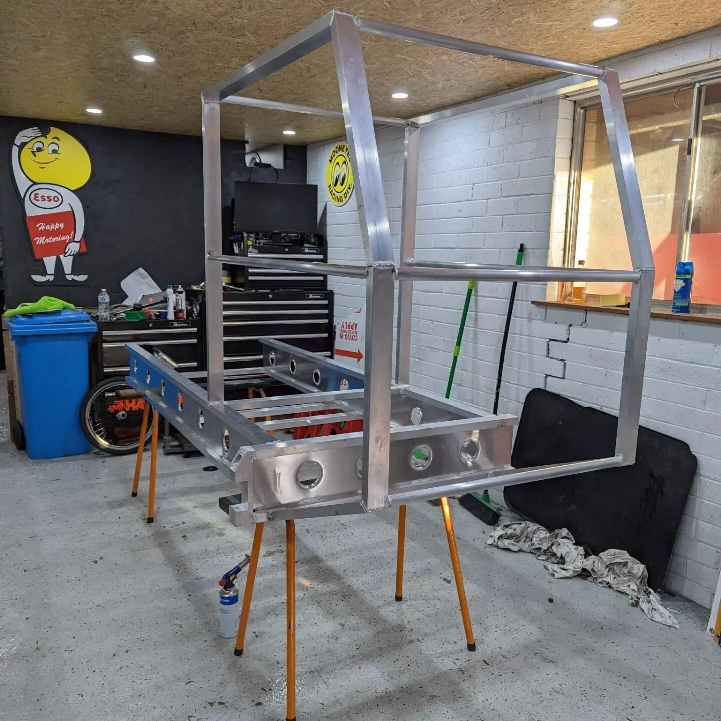 Billet parts and billy carts!! Red Bull billy cart coming together. 

#billycart #soapbox #machining #millingmachine #billet #redbullbillycart #redbull #aluminium