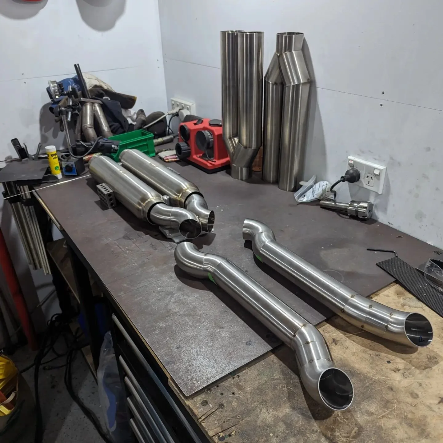 Lexus LS400 exhaust starting to take shape. 

#lexus #stainlesssteel #tigwelding #fabrication