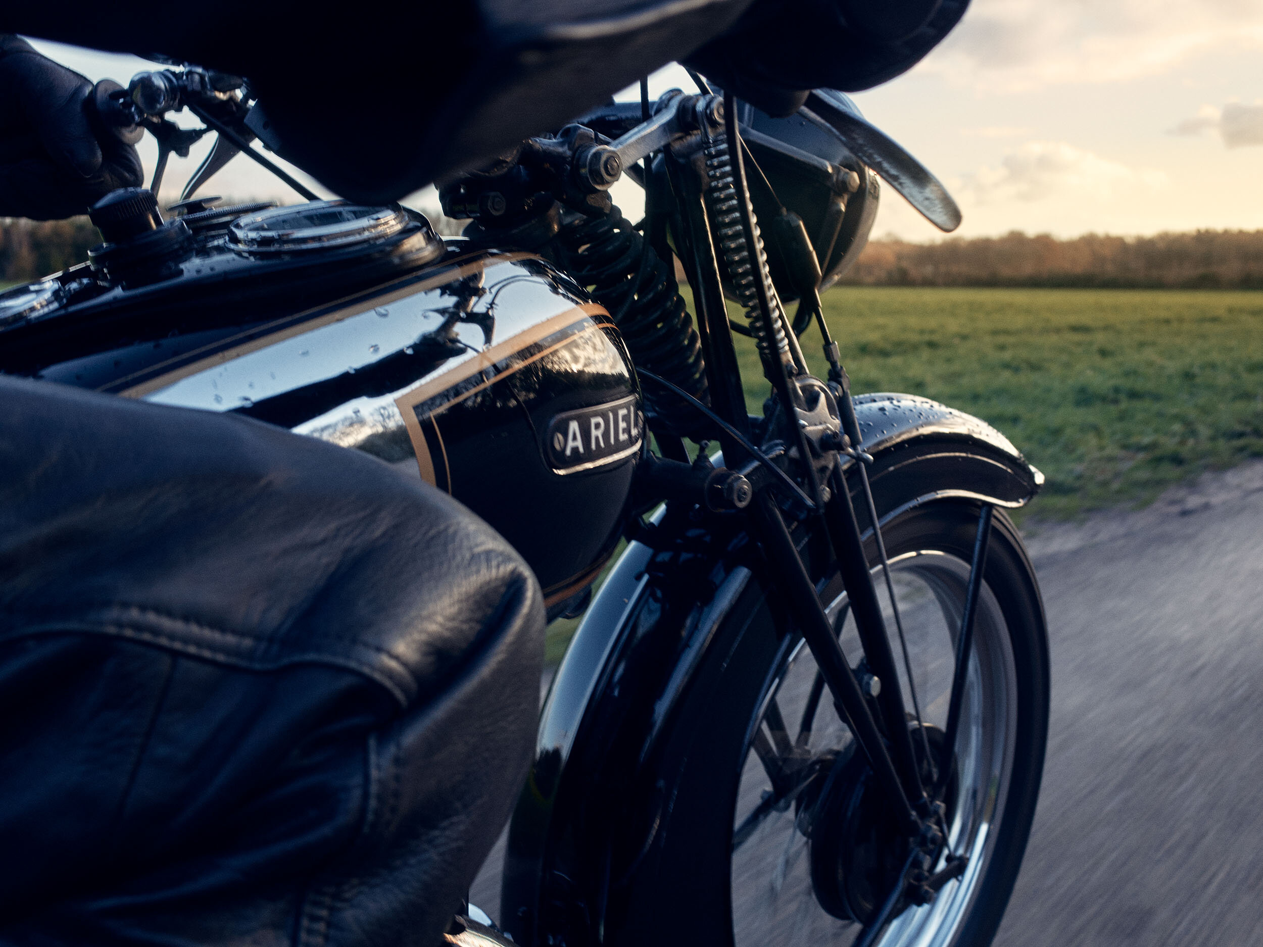michele_secchi_belstaff_riding_vintage_ariel_6_storytelling.jpg