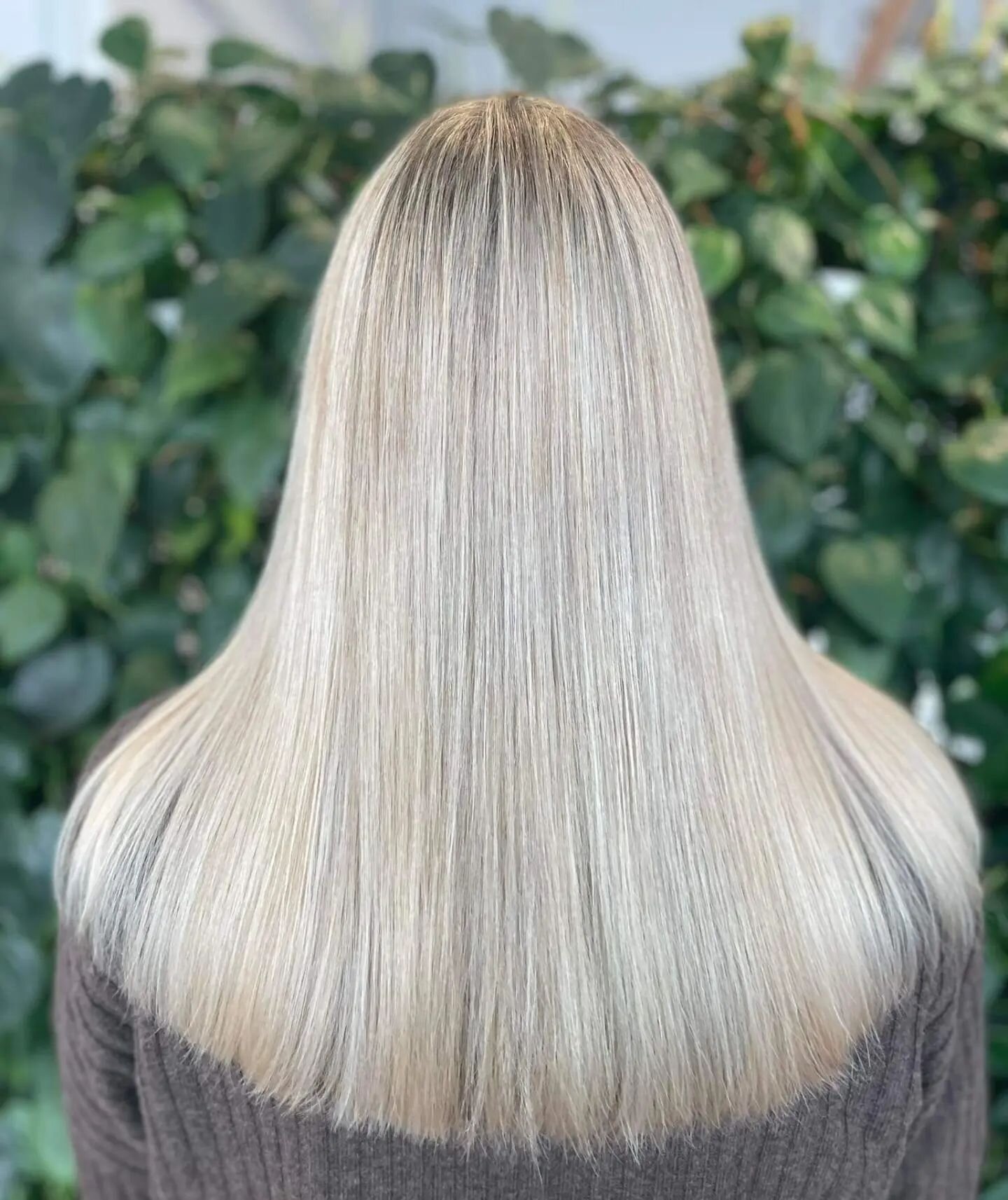 B R I G H T and blonde again for Bella 💫💫

Thanks for coming down from Auckland to see us! 😍

Hair by Crystal.

#henderson #hairathenderson #beforeandafter #blonde #blondehair #blondegoals #lakmeblonde #napiersalon #napierstylist #napierhairdresse