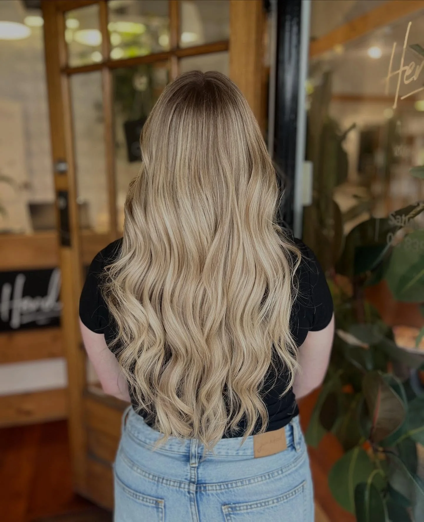 RUN don&rsquo;t Walk if you haven&rsquo;t booked your christmas appointment yet! only 10 Weeks to go! 🏃🎄 

Colour by Lily✨