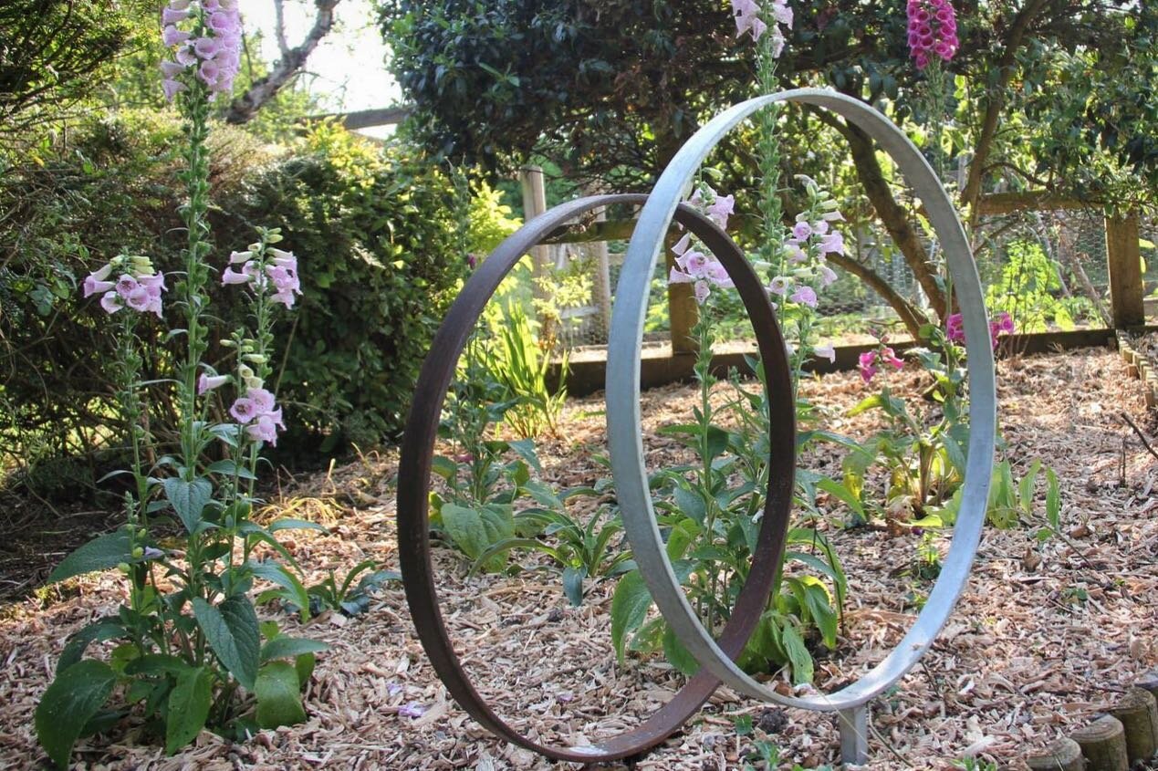 Garden circle sculptures, Galvanized and rust patina.
#garden #sculpture #circles #gardendesignsideas #gardendesign #landscaping #metalwork #gardenironwork #gardening #rustic