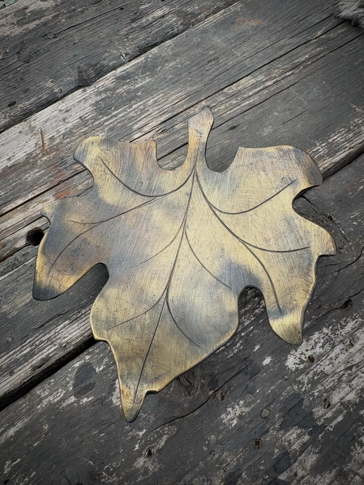 Leaf bowl with a brass brush finish 🍁