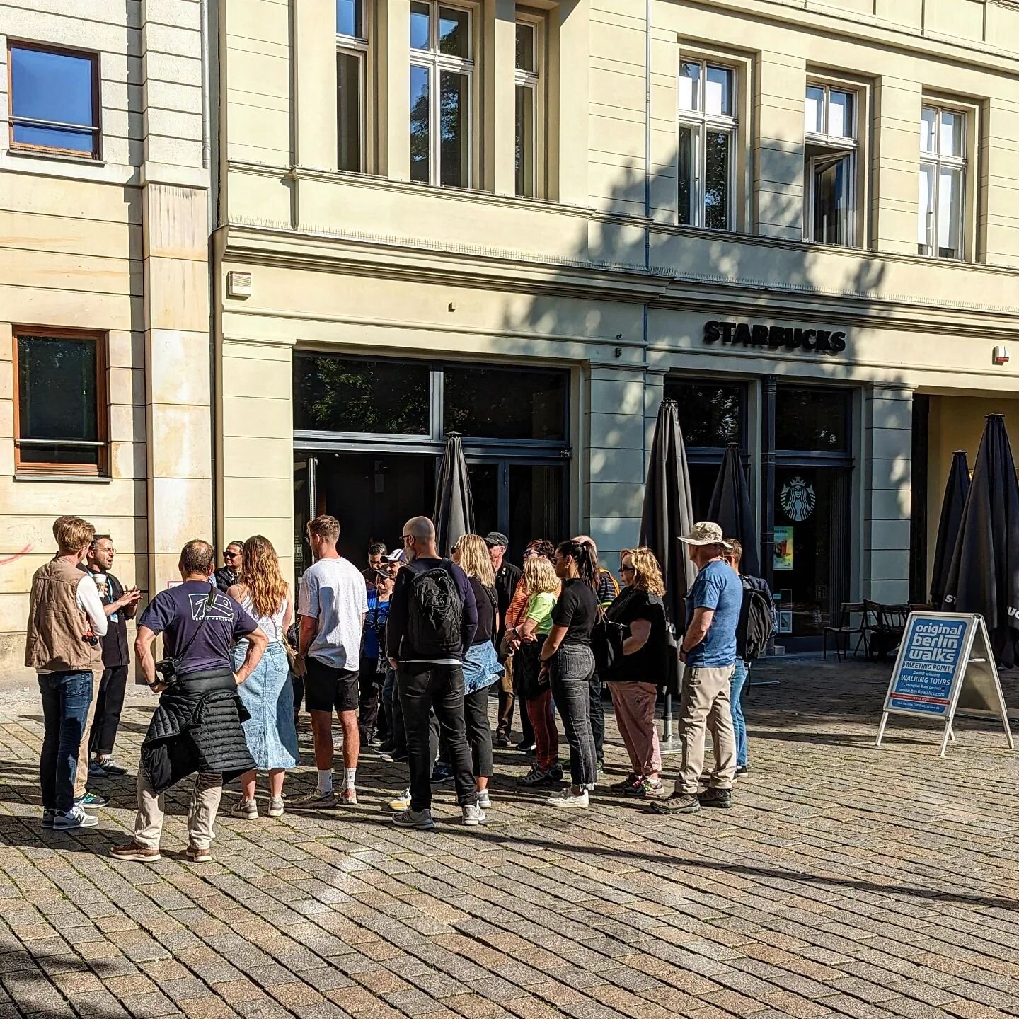 Spotted at @starbucksde Hackescher Markt this morning...our 9 am Discover Tour getting started in the June sunshine! 
.
.
.
#originalberlinwalks #discoverberlin #berlinentdecken #berlinstagram #tourism #starbucks #visitberlin