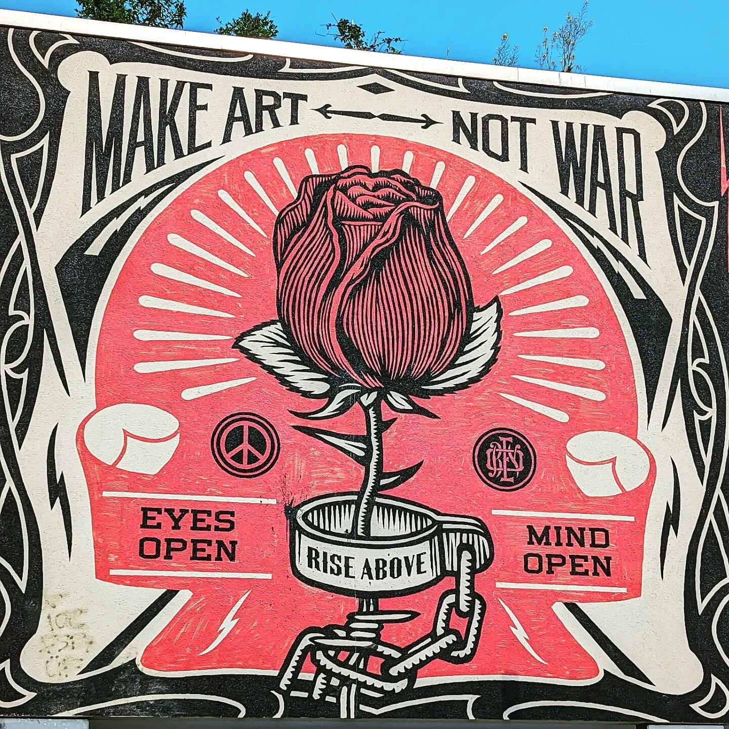 &quot;Make Art, Not War&quot; by @obeygiant spotted in Kreuzberg
.
.
.
#streetartberlin #berlinentdecken #discoverberlin #urbannation #originalberlinwalks #visitberlin