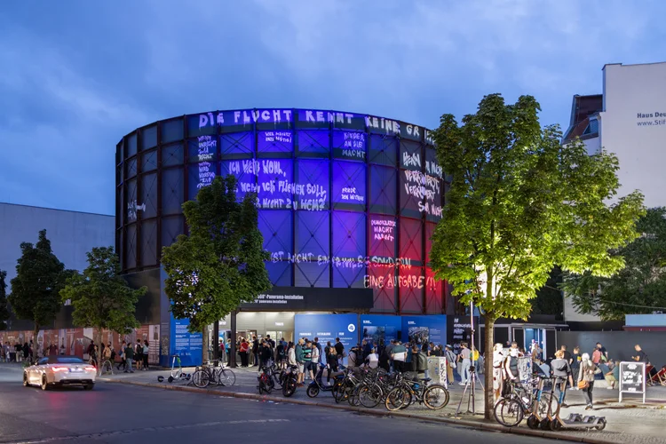 Exterior of the asisi Panorama Berlin building at dusk