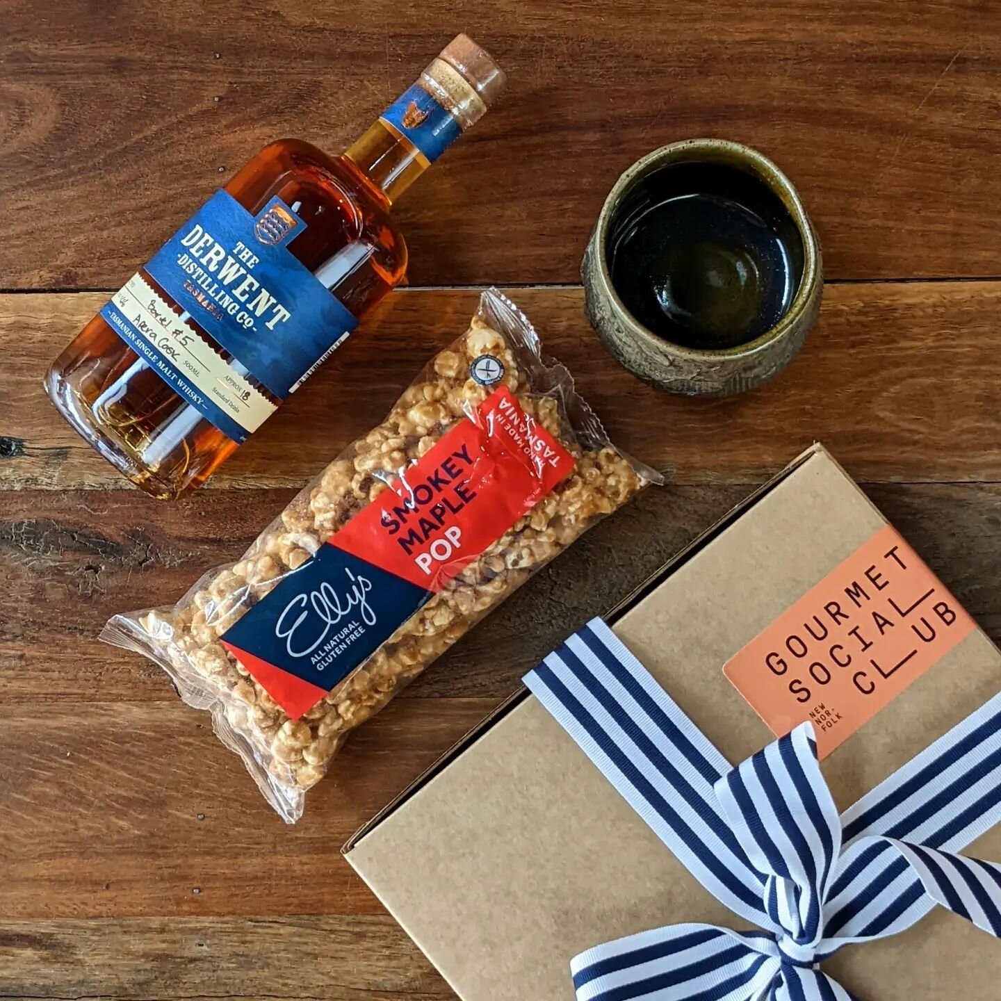 Treats for dads!💙 Show a pop how much you appreciate him with a gift box of goodies. 

The Tasmanian Winter Warmer (pictured here) features -
🥃 @derwentdistillery 's sought after Barrel #5 Single Malt Whisky, 
🍵A handcrafted ceramic cup by Derwent