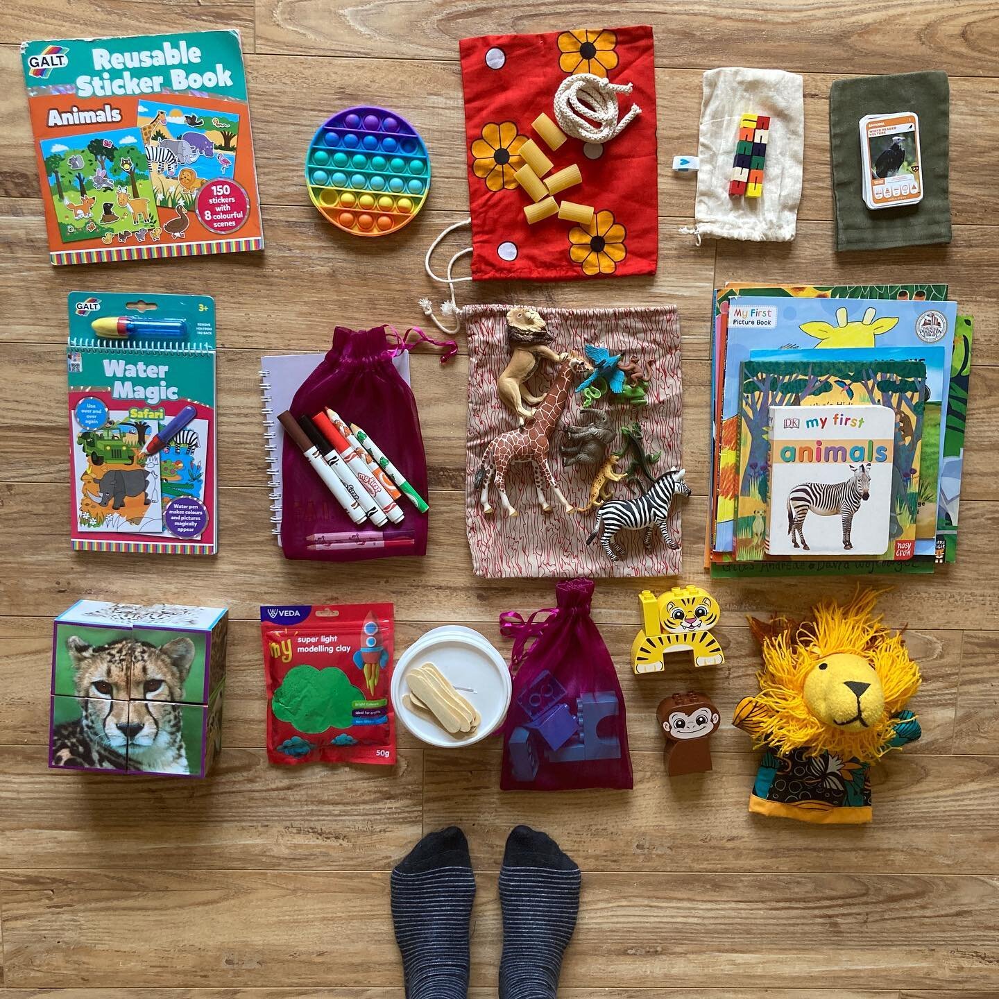 TRAVEL ACTIVITIES ✈️

Here are some of the activities I carried along for our recent trip, many of which were safari themed (from L to R):

✈️ @galttoys reusable sticker book
✈️On trend rainbow popping toy
✈️Rope with pasta for threading
✈️Mini cube 