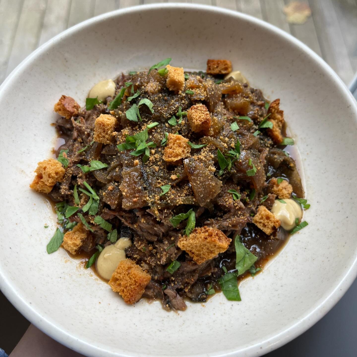 apr&egrave;s de longues heures de cuisson, notre version de la carbonade de b&oelig;uf 🤎⌛️