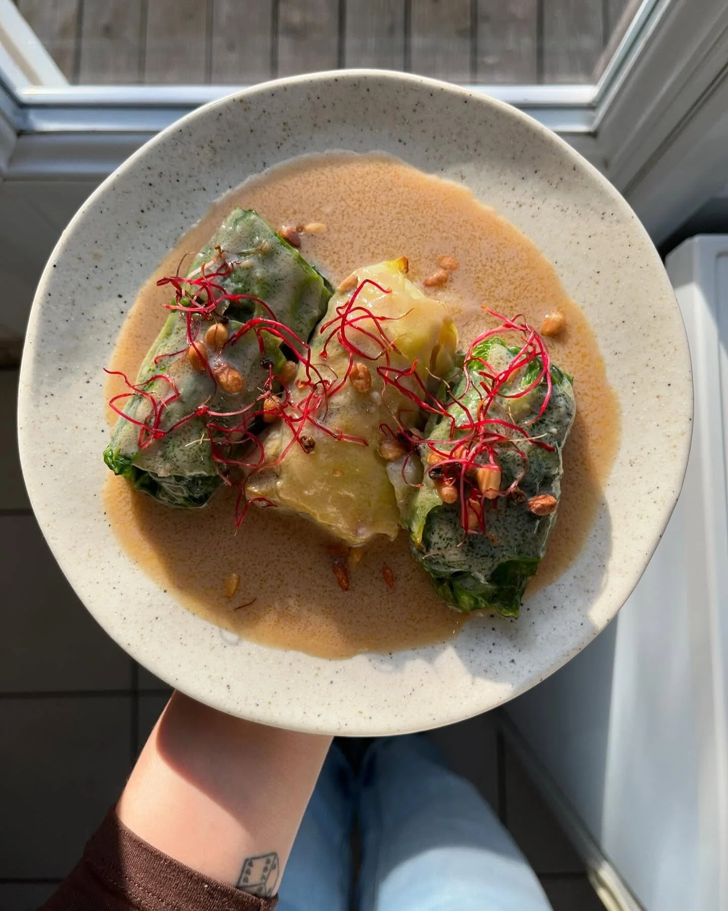 petite r&eacute;trospective (bien en retard) de la d&eacute;licieuse et hivernale carte 17 (janvier-mars) 💕
1. les feuilles de choux farcies shiitak&eacute;s, cr&egrave;me ch&acirc;taignes 💚
2. le houmous carotte, citron confit, gingembre ✨
3. les 