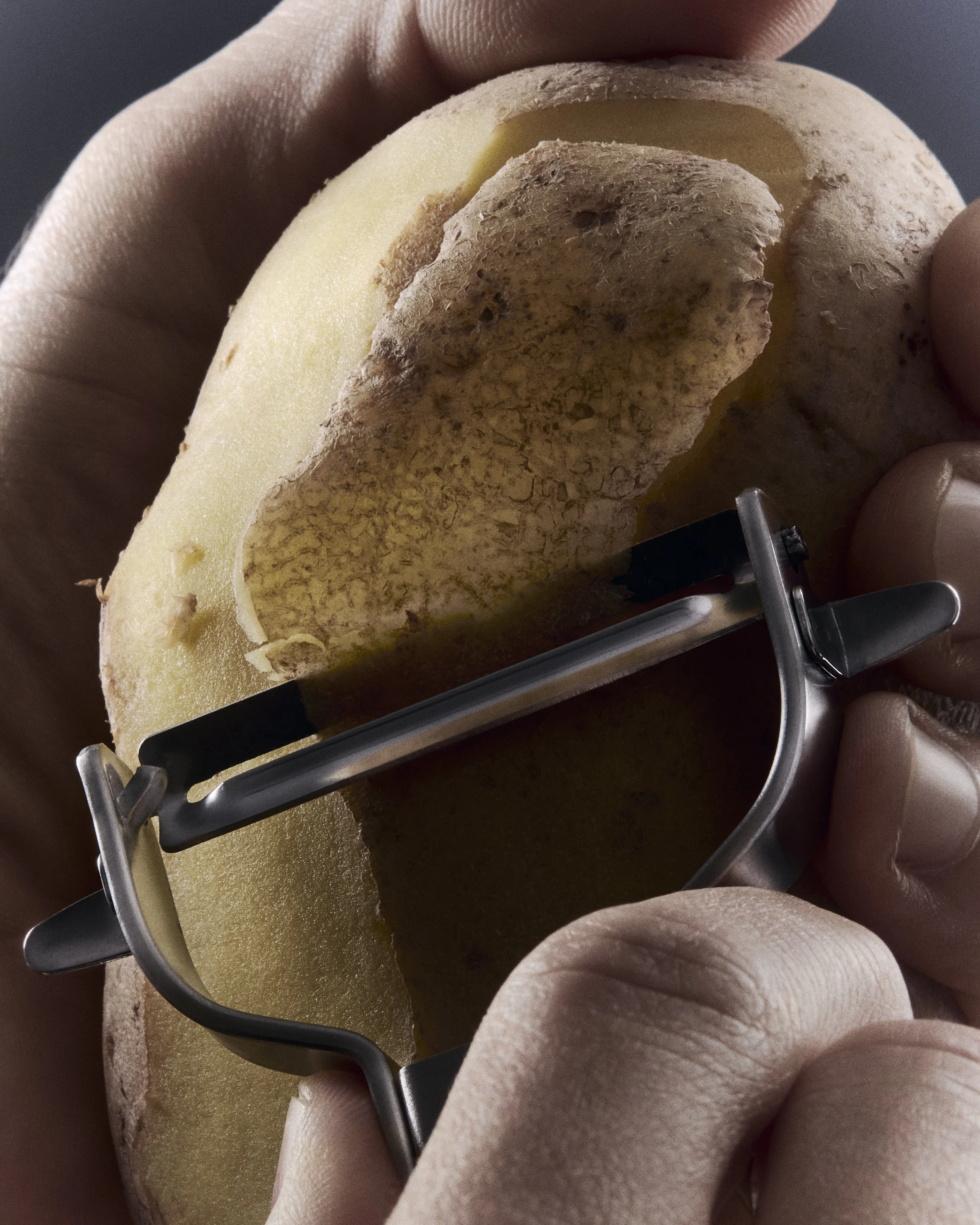 0164_Peeling_Potatoes_Shot_01_A.jpg