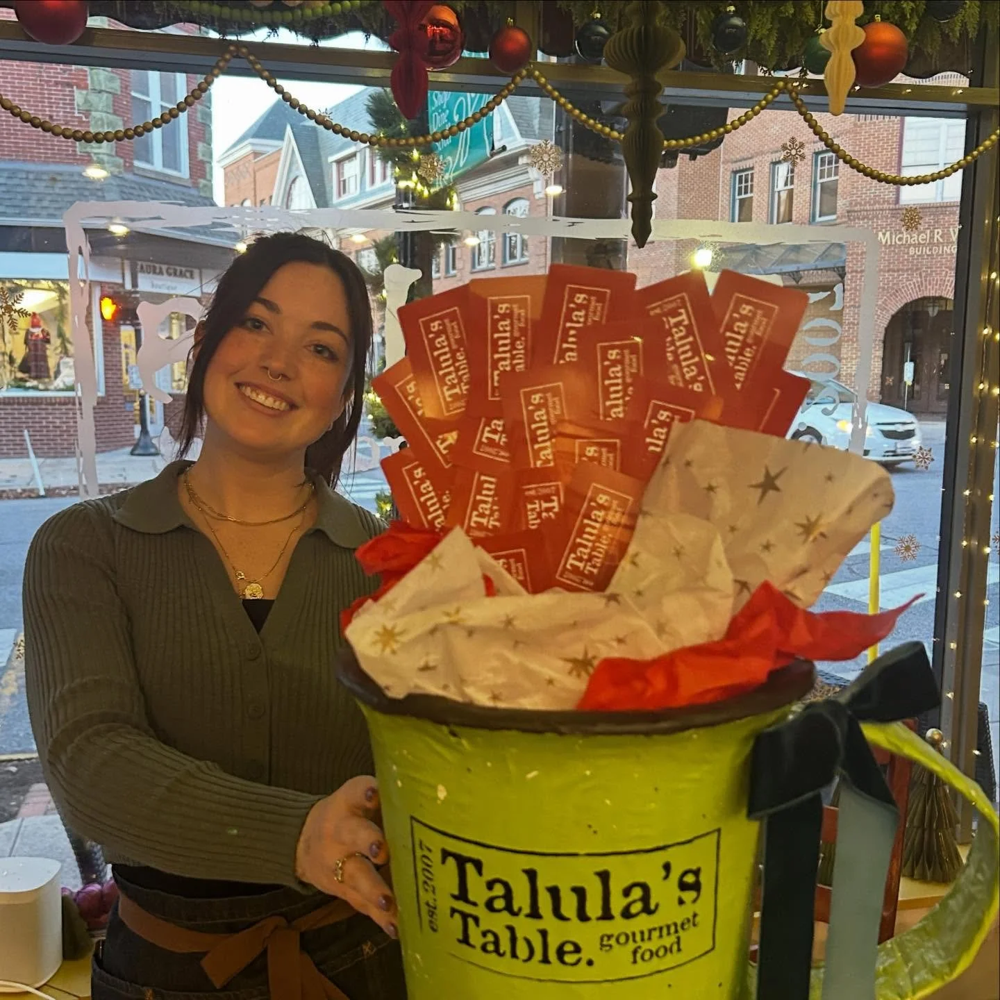 Only ✨two weekends✨ left to shop for Christmas! 🎄 If you&rsquo;ve got a foodie in your life, we&rsquo;ve got just the thing. From gift cards and beautifully curated gift baskets (pick out your favorites or let our team build one for you!) to special