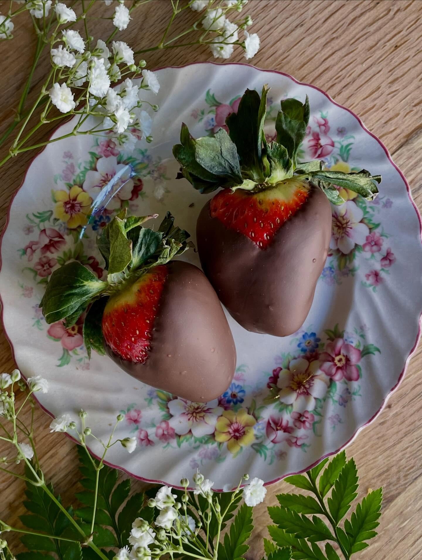 💕Our love language is FOOD🥐💕
Beautiful pastries, artisanal chocolates and tempting treats are the perfect gift for any Valentine or Galentine! Swing by the market!