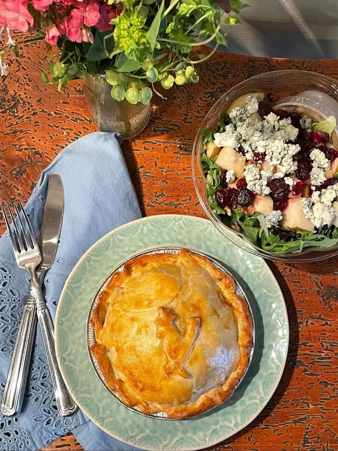 It&rsquo;s a Chicken Pot Pie kind of day&hellip;🥧

All-natural chicken, hearty vegetables, and flaky pastry baked fresh from the oven &mdash; the perfect comfort food for a rainy day.

#chickenpotpie #talulastable #shoplocal #rainyday #kennettsquare