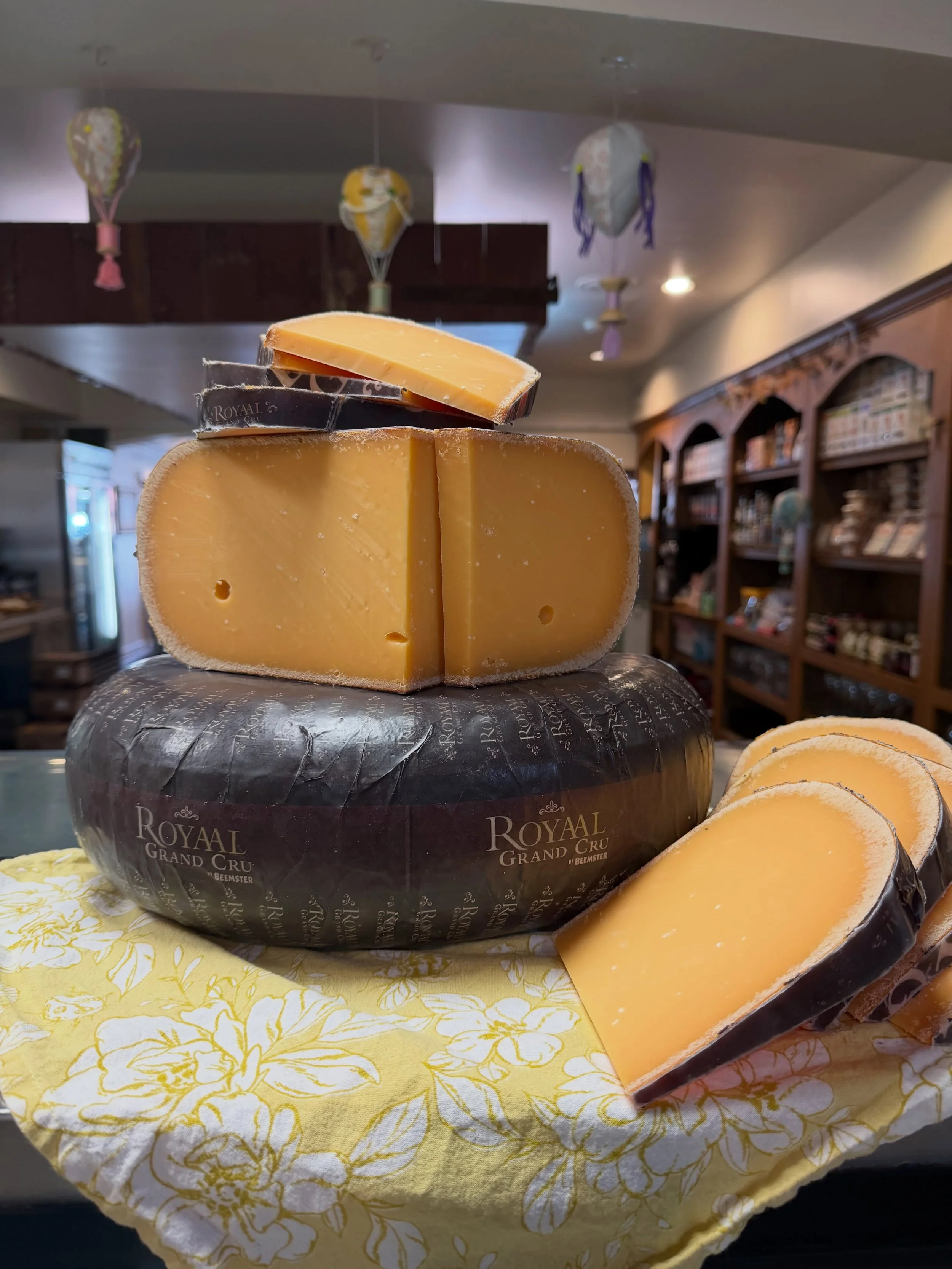 I know this weekend is all about mushrooms but there&rsquo;s never a wrong time for cheese! 

Royal Grand Cru by Beemster - a rich cows milk cheese, aged 12 months with delicious little pockets of crystallization. A perfect picnic cheese pairing well