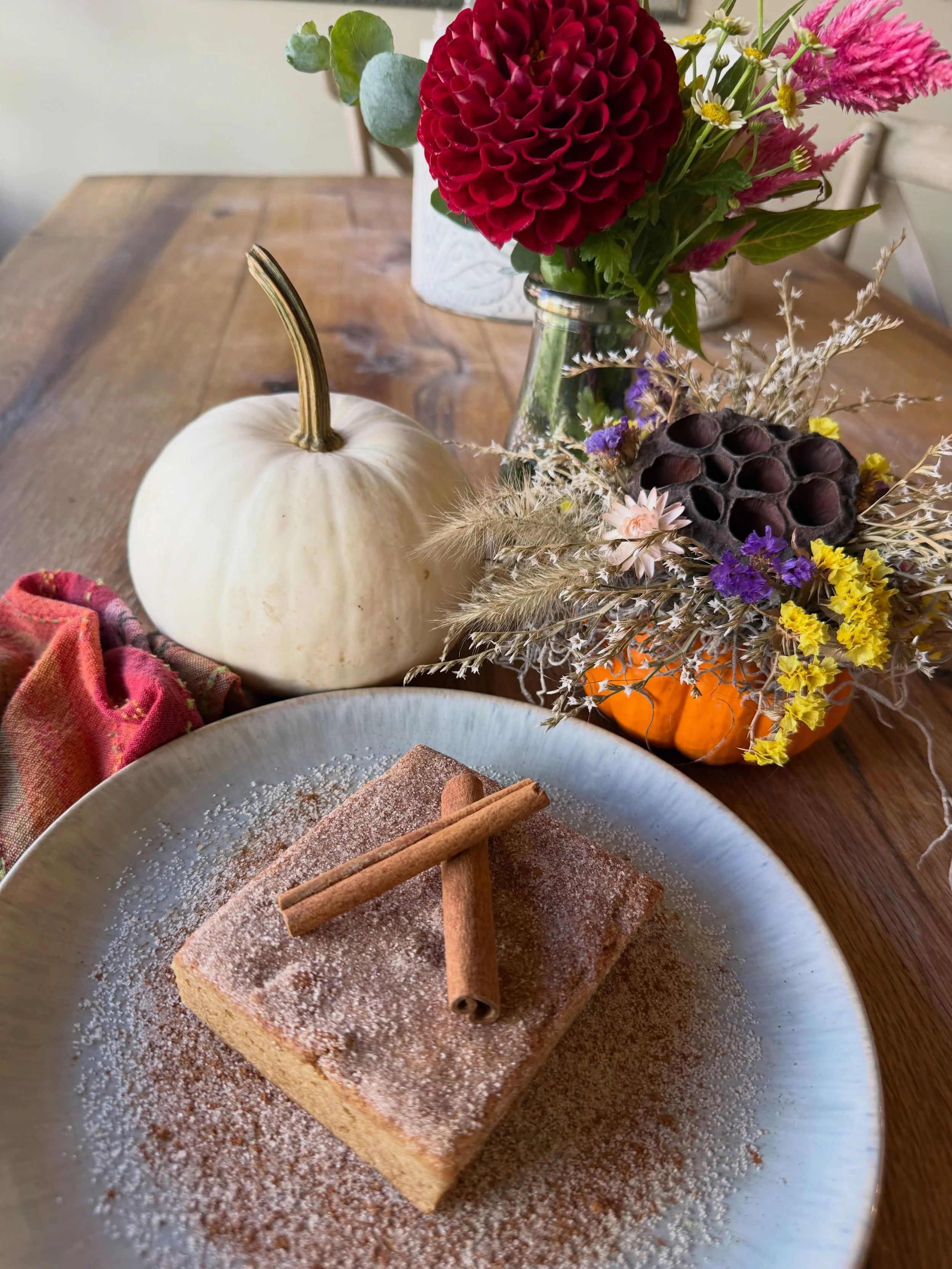 New for fall 🍂🤎

Meet our Snickerdoodle Blondie! All the cozy cinnamon-sugar goodness of your favorite snickerdoodle cookie, but in a soft, yummy blondie ✨ have you tried it yet?