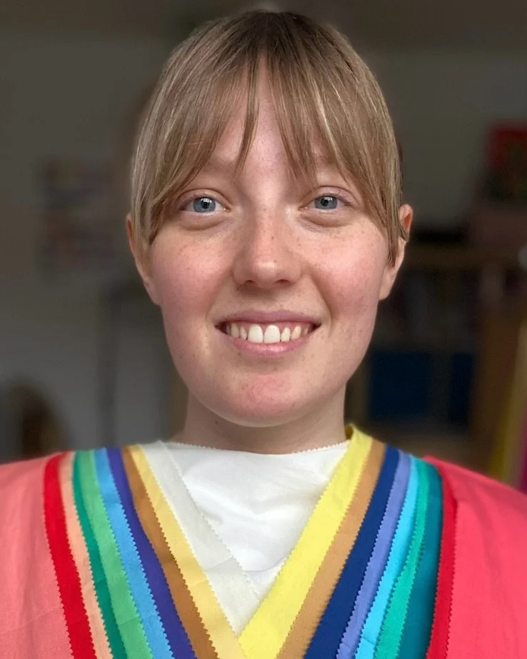 Mother and daughter Helen and Freya both wow in bright colours. For Freya it&rsquo;s the warm brights of  spring while for Helen it&rsquo;s the intense cool colours of winter that are really striking ☀️❄️

#shesaspring #shesawinter #colouranalysis