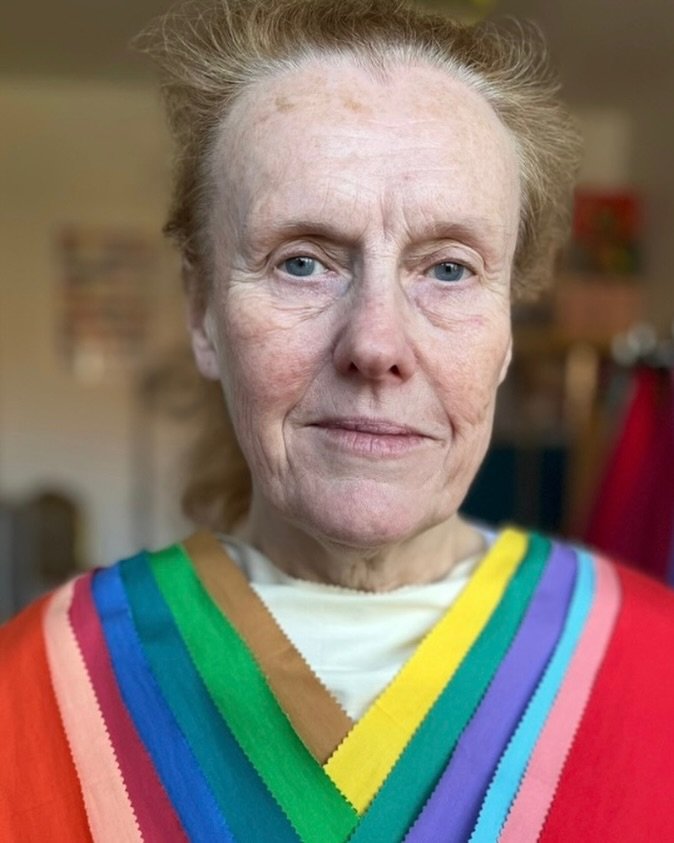 Maureen really wows in her warm spring colours ☀️

Springs always need lightness, brightness and warmth but to different degrees for the different subtypes. Warm springs generally look their best when dialling down the lightness and brightness a litt