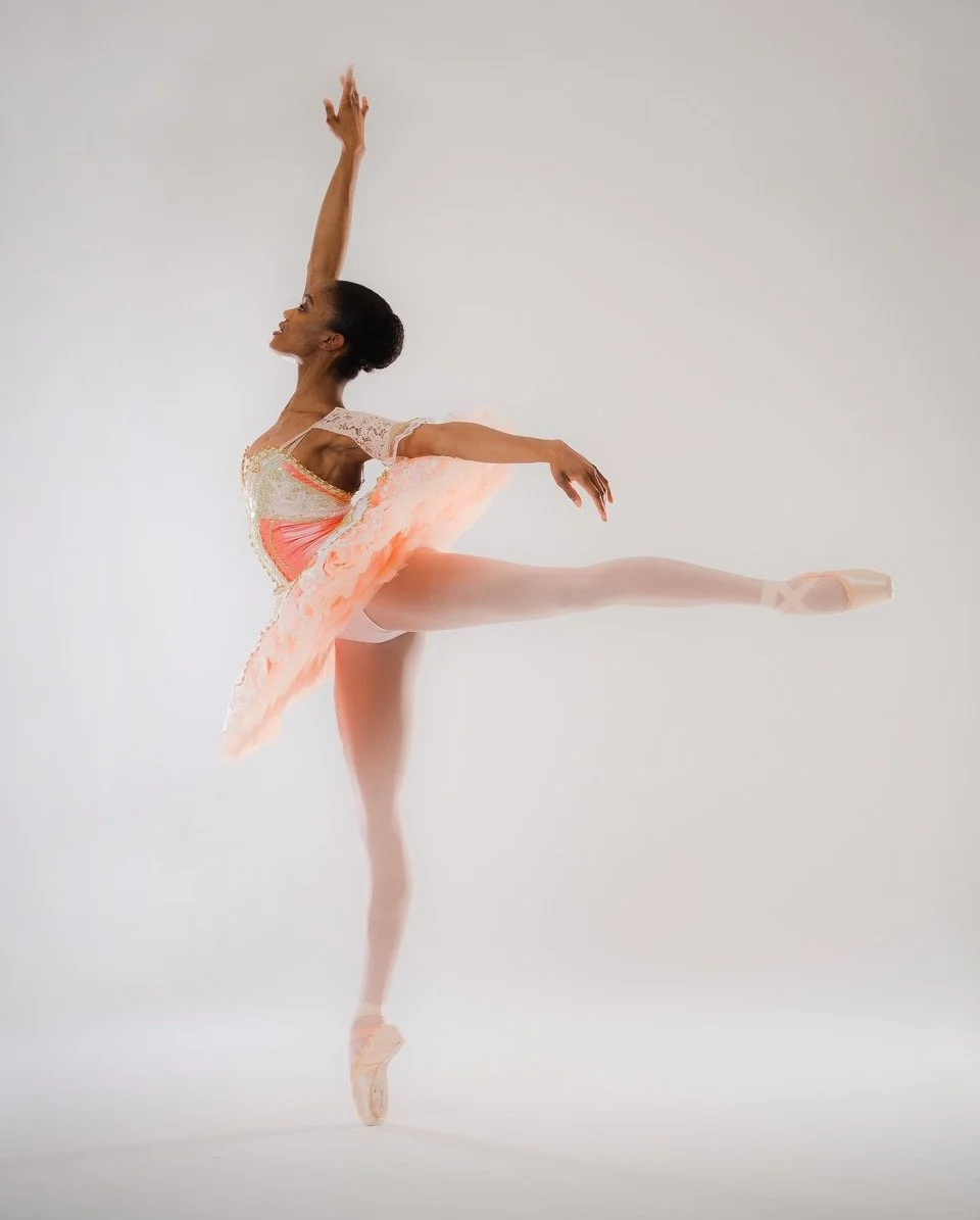 Isodale Alexis in arabesque Ballet des Amérques