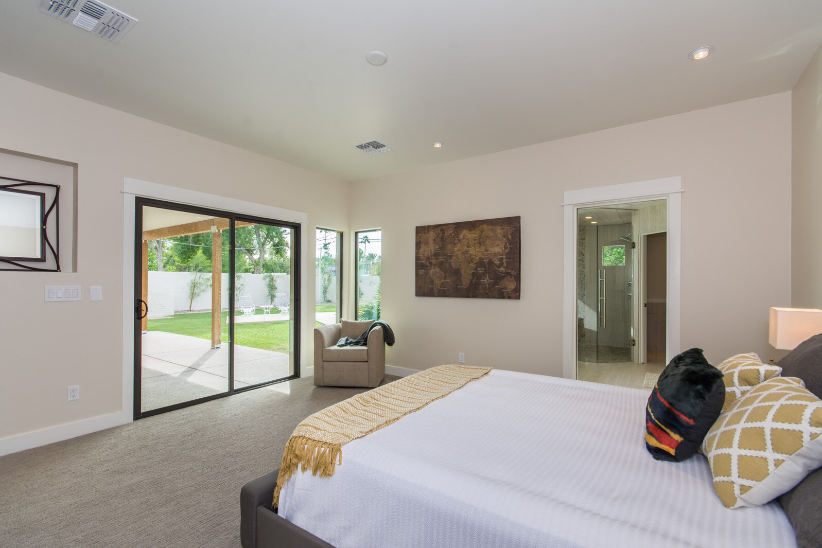 Best-neighborhoods-in-Phoenix-Arcadia-Earll-bedroom.JPG