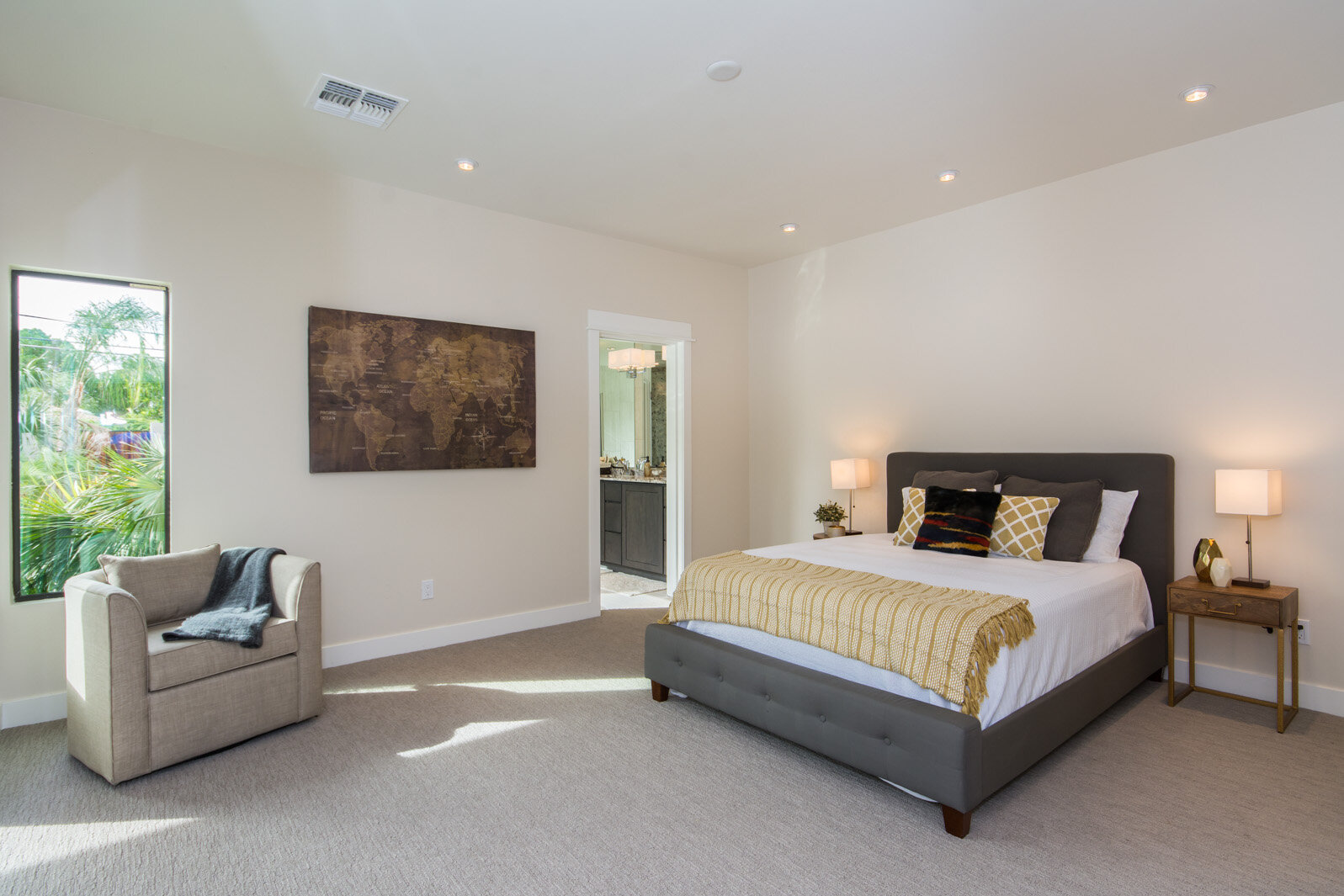 Best-neighborhoods-in-Phoenix-Arcadia-Earll-drive-bedroom.JPG